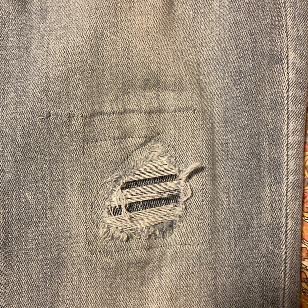 Universal Thread - Picture 3 of 6